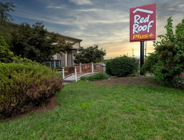 Red Roof PLUS+ Woodbridge - Carteret hotel detail image 3