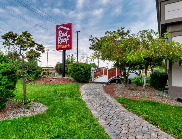 Red Roof PLUS+ Woodbridge - Carteret hotel detail image 4