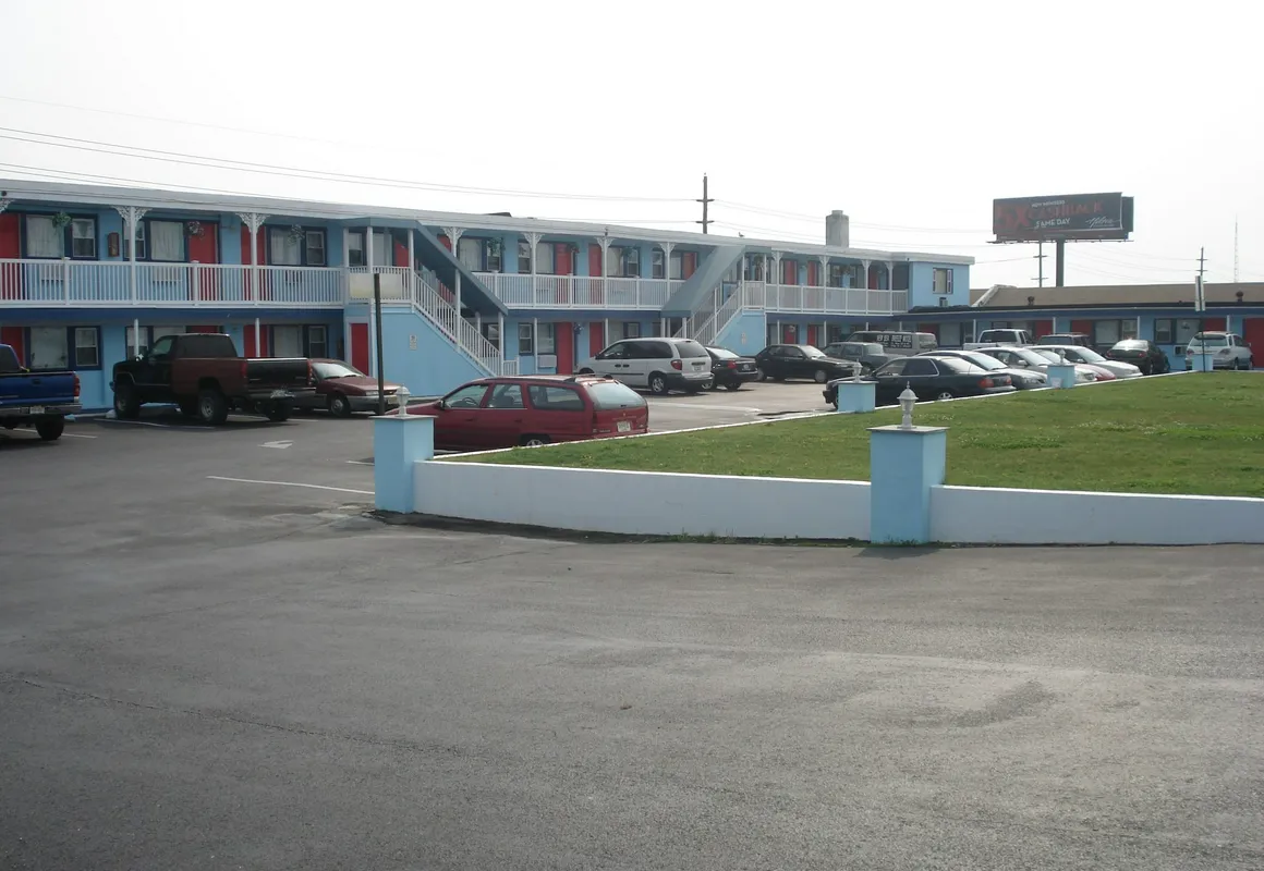 New Sea Breeze Motel hotel hero