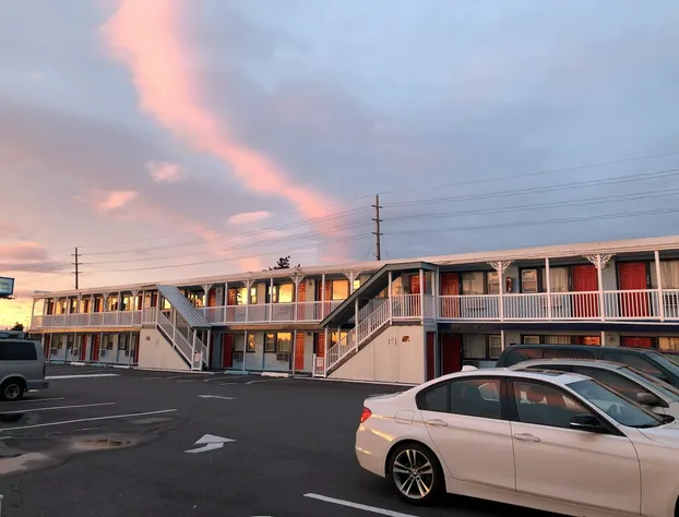 New Sea Breeze Motel hotel detail image 1