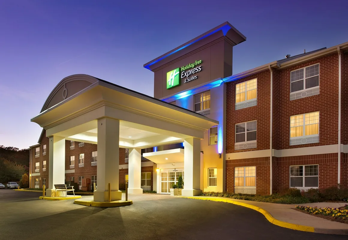Holiday Inn Express and Suites Manassas by IHG hotel hero