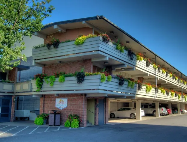 Travelodge by Wyndham Niagara Falls at the Falls hotel detail image 1