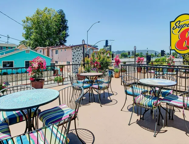 Super 8 by Wyndham Santa Cruz Beach hotel detail image 1