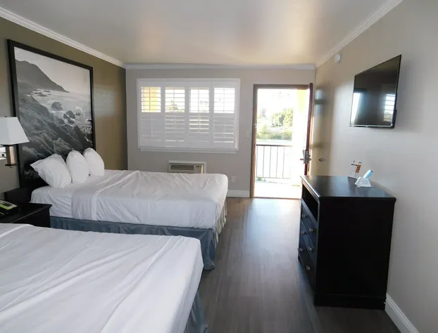 Super 8 by Wyndham Santa Cruz Beach hotel detail image 3