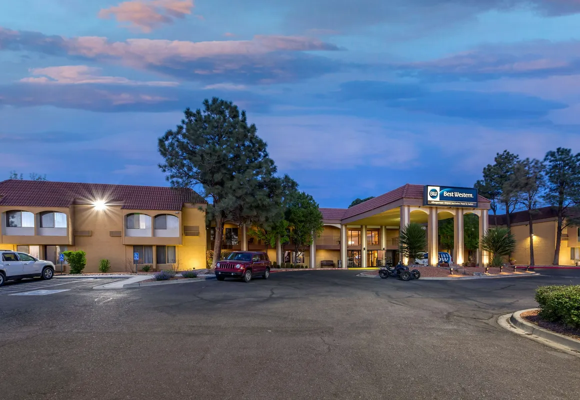 Best Western Airport Albuquerque InnSuites Hotel & Suites hotel hero