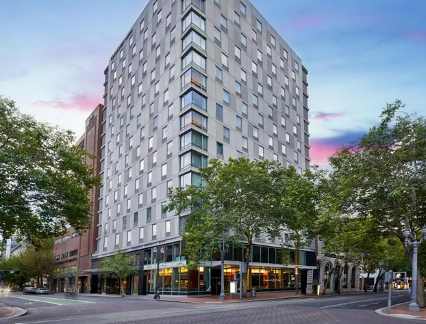 Courtyard by Marriott Portland City Center hotel detail image 1