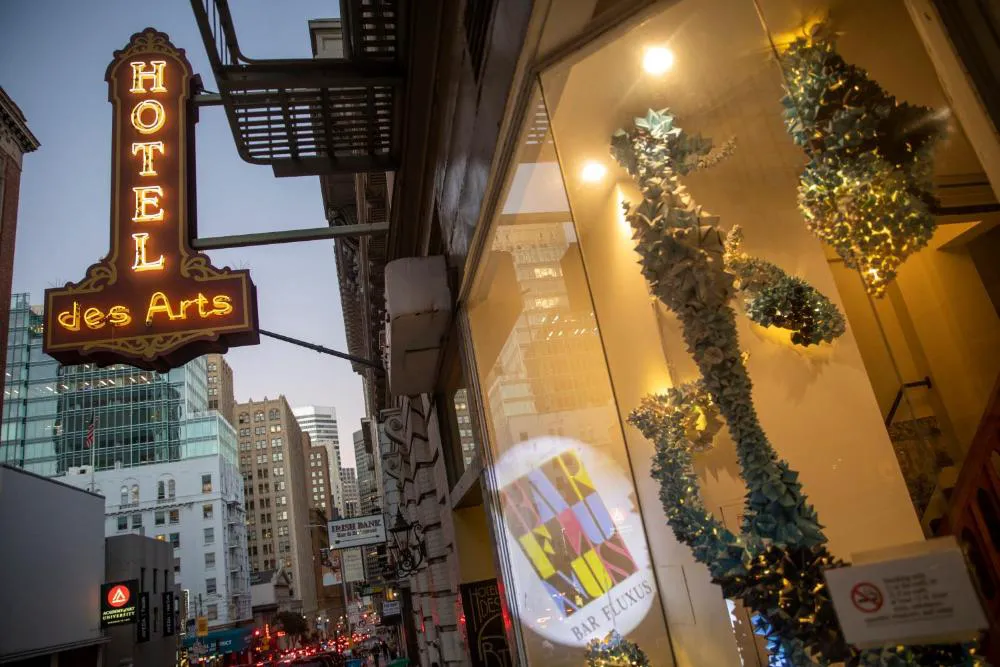 Hotel des Arts hotel hero