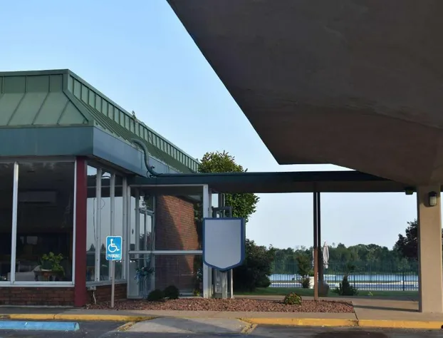 Super 8 by Wyndham Riverside AL hotel detail image 4