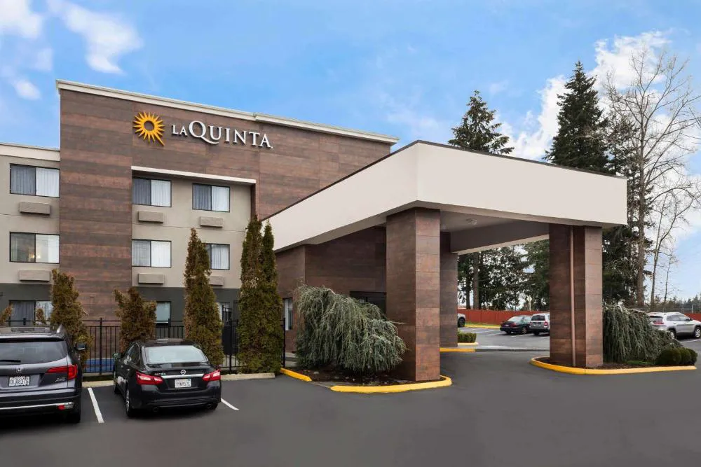 La Quinta Inn by Wyndham Everett hotel hero