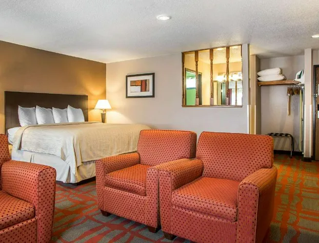 Quality Inn & Suites West Bend hotel detail image 4