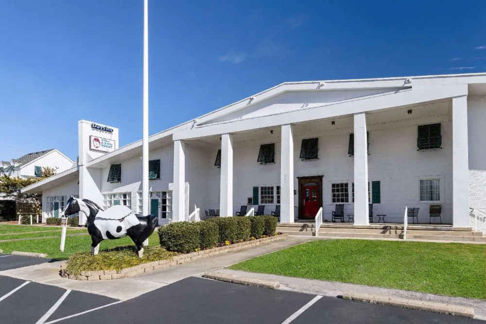 Days Inn by Wyndham Kill Devil Hills Oceanfront - Wilbur hotel hero