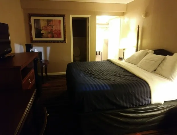 Days Inn by Wyndham Hot Springs hotel detail image 2