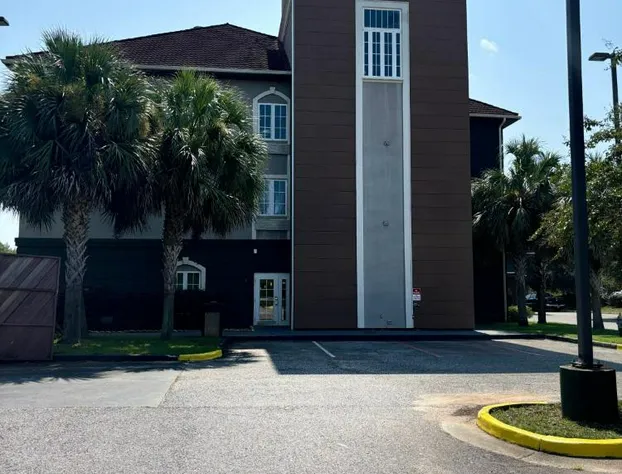 La Quinta Inn & Suites by Wyndham Mobile - Tillman's Corner hotel detail image 1