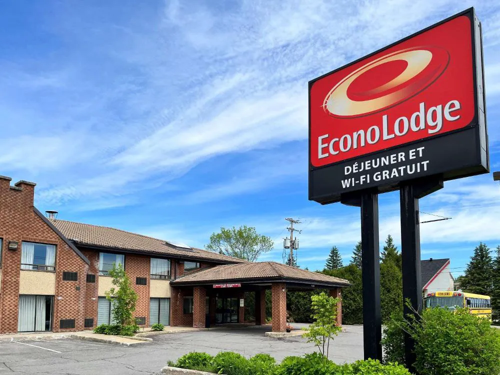 Econo Lodge Airport hotel hero