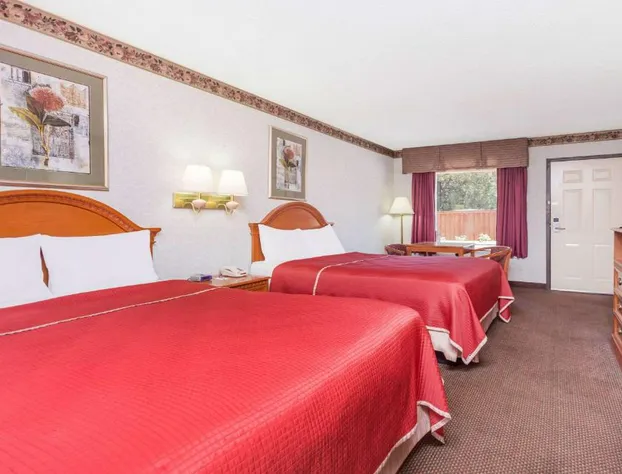 Regency Inn & Suites-Hamilton Place hotel detail image 4