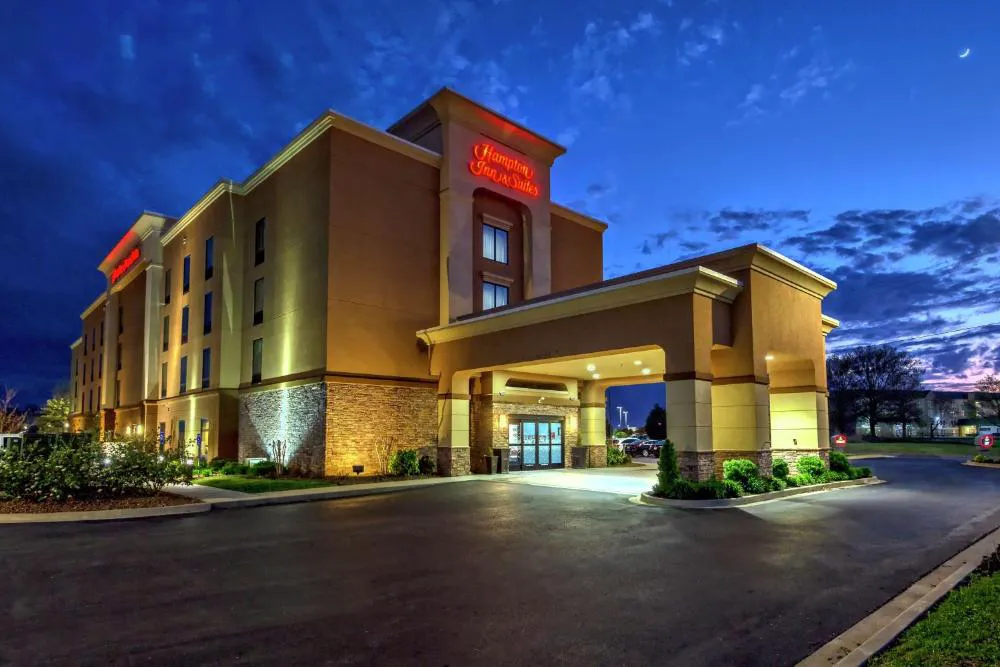 Hampton Inn & Suites Clarksville hotel hero