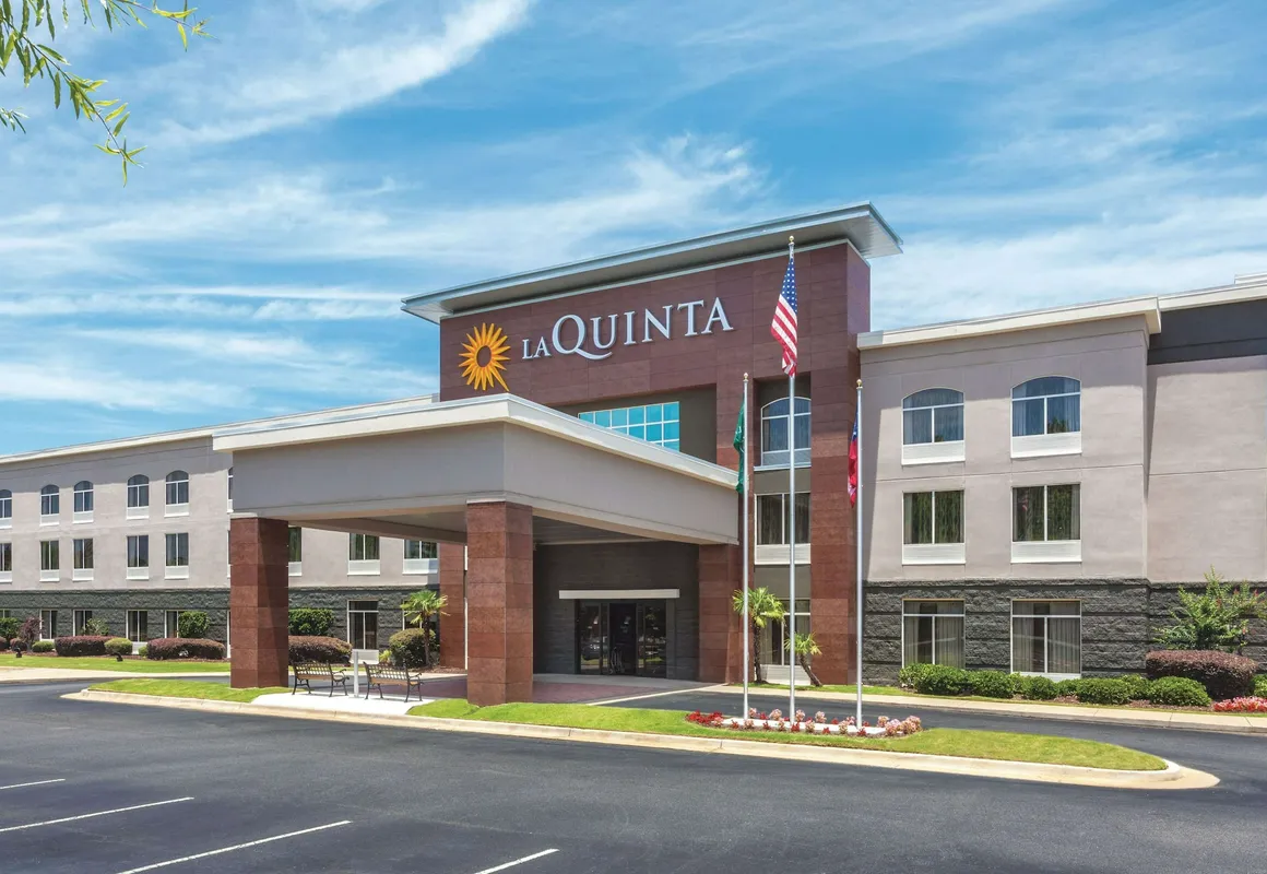 La Quinta Inn & Suites by Wyndham Columbus North hotel hero