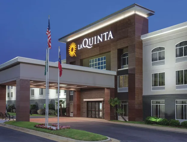 La Quinta Inn & Suites by Wyndham Columbus North hotel detail image 1