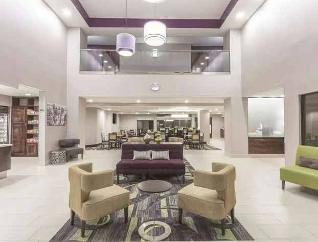 La Quinta Inn & Suites by Wyndham Columbus North hotel detail image 3