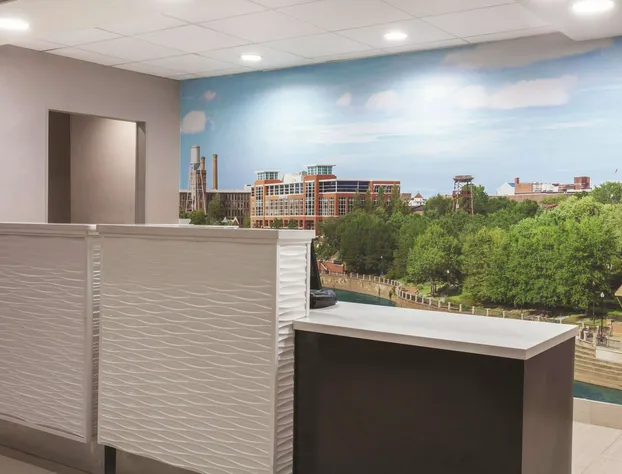 La Quinta Inn & Suites by Wyndham Columbus North hotel detail image 4