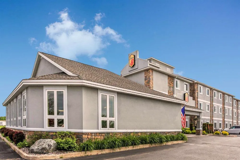 Super 8 by Wyndham Sault Ste. Marie hotel hero