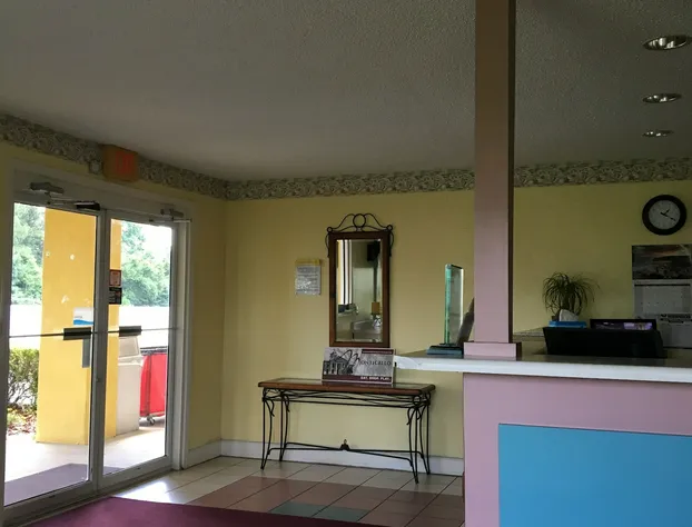 Days Inn by Wyndham Lamont/Monticello hotel detail image 2