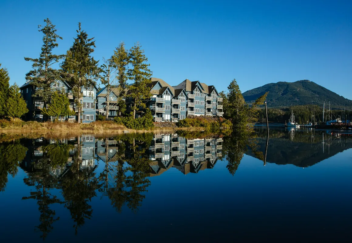 Waters Edge Shoreside Suites hotel hero