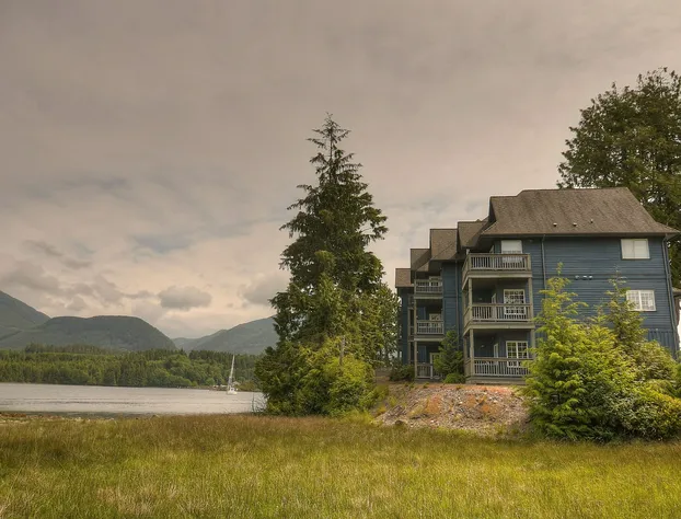 Waters Edge Shoreside Suites hotel detail image 4