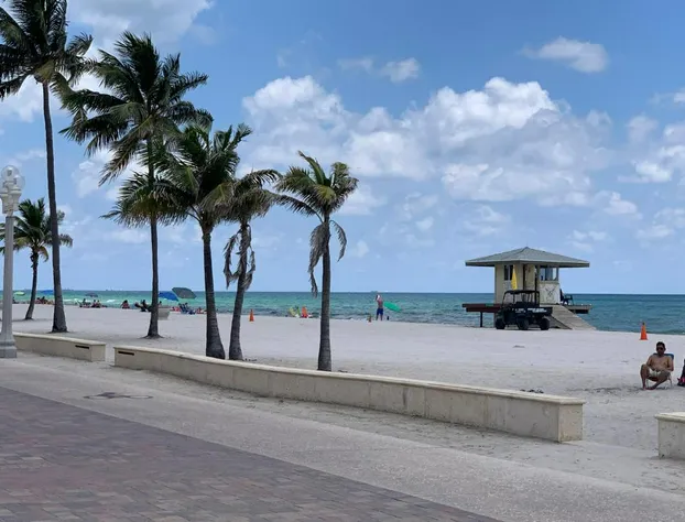 Hollywood Beach Blue Wave hotel detail image 2
