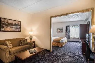 Quality Inn & Suites Albany Airport hotel detail image 4