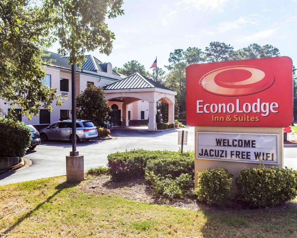 Econo Lodge Inn & Suites Marietta near Dobbins ARB hotel hero