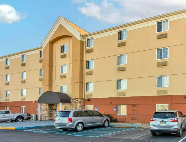 Extended Stay America Select Suites Wilkes Barre Scranton hotel detail image 2