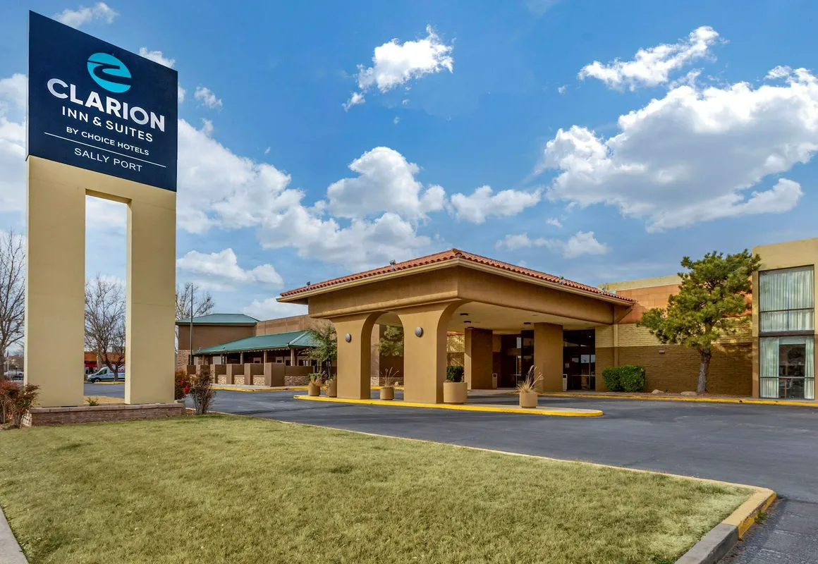Clarion Inn & Suites Roswell hotel hero