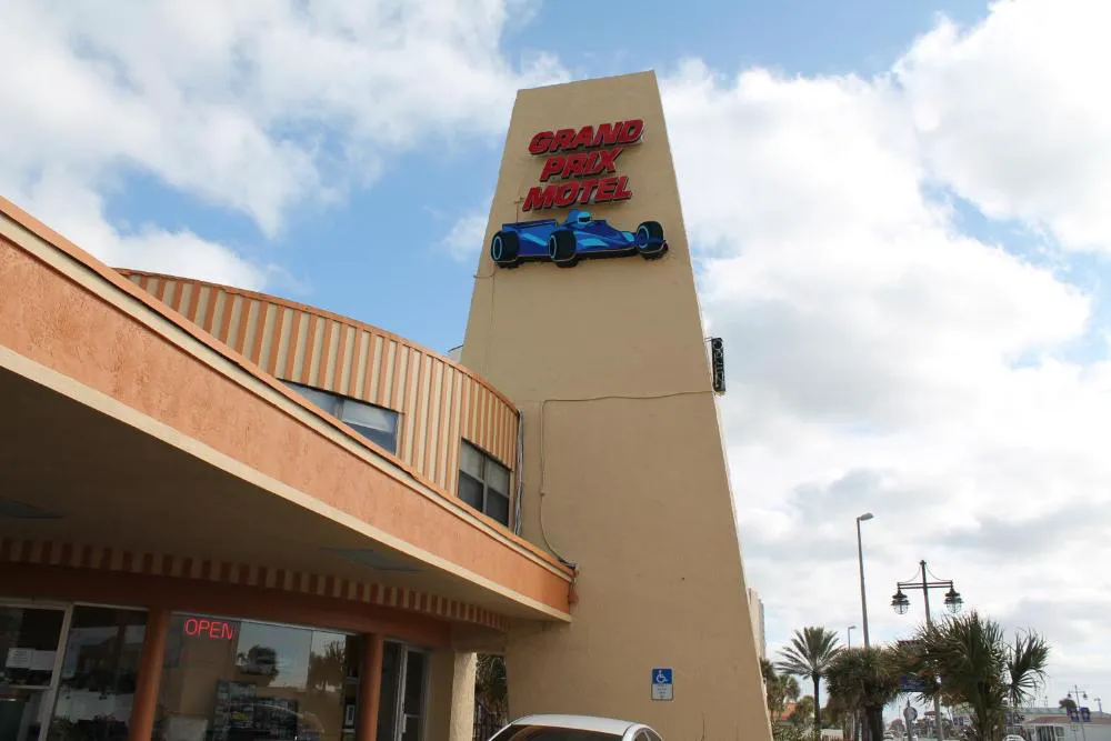 Grand Prix Motel on the Beach hotel hero