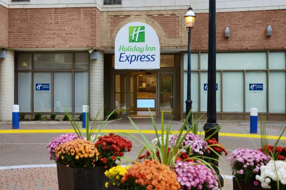 Holiday Inn Express Toronto - Downtown by IHG hotel hero