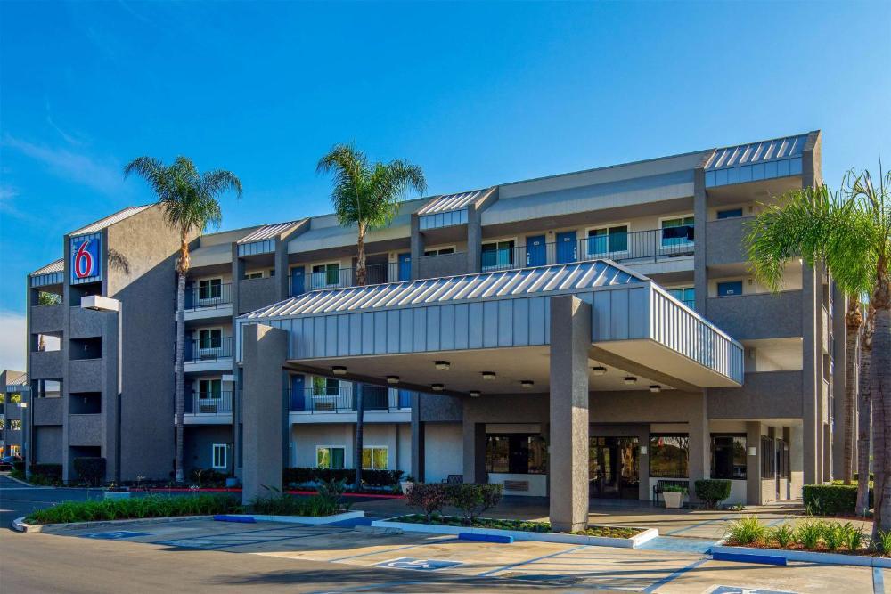 Motel 6 Anaheim Maingate hotel hero