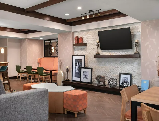 Hampton Inn & Suites Fresno hotel detail image 1