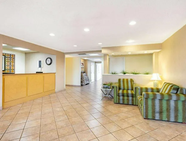 La Quinta Inn & Suites by Wyndham El Paso East hotel detail image 2