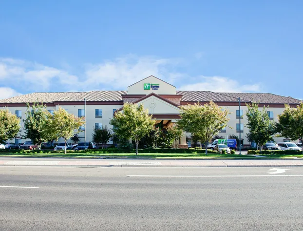Holiday Inn Express & Suites Clovis-Fresno Area by IHG hotel detail image 1