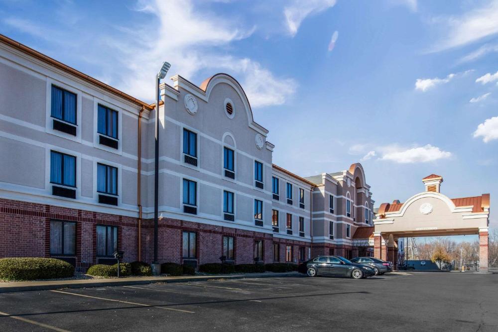 Comfort Inn & Suites Airport - American Way hotel hero