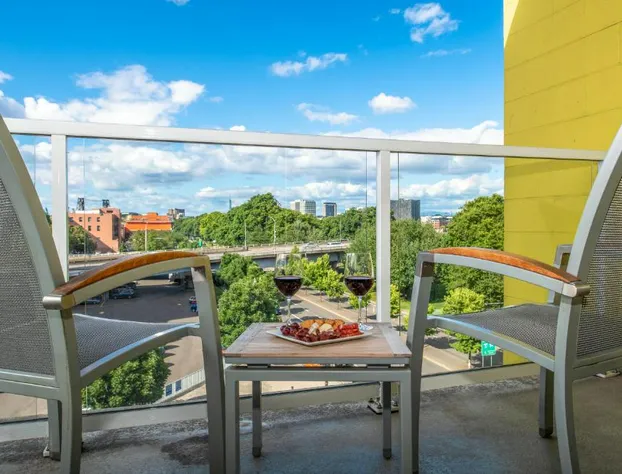 Staypineapple, Hotel Rose, Downtown Portland hotel detail image 1