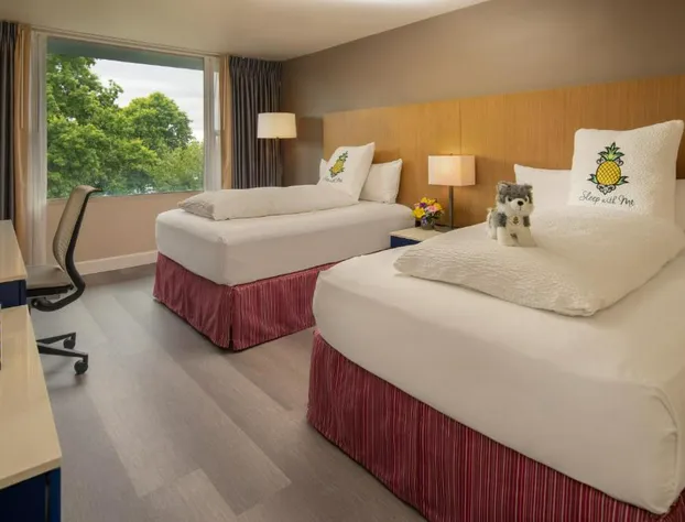 Staypineapple, Hotel Rose, Downtown Portland hotel detail image 4