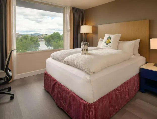 Staypineapple, Hotel Rose, Downtown Portland hotel detail image 3