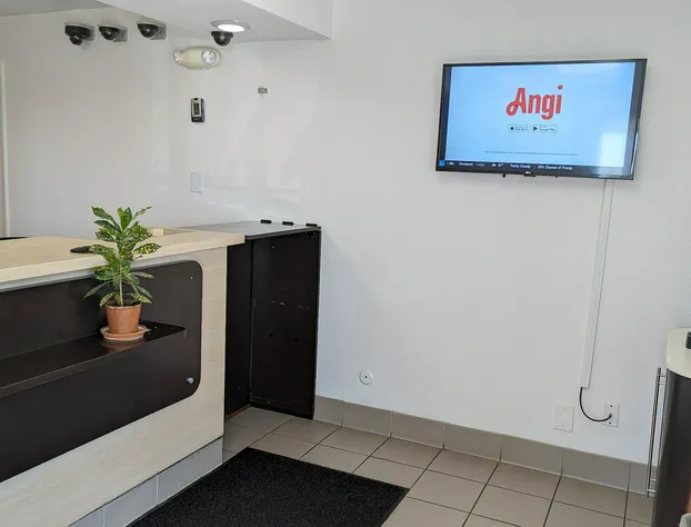 Econo Lodge hotel detail image 2