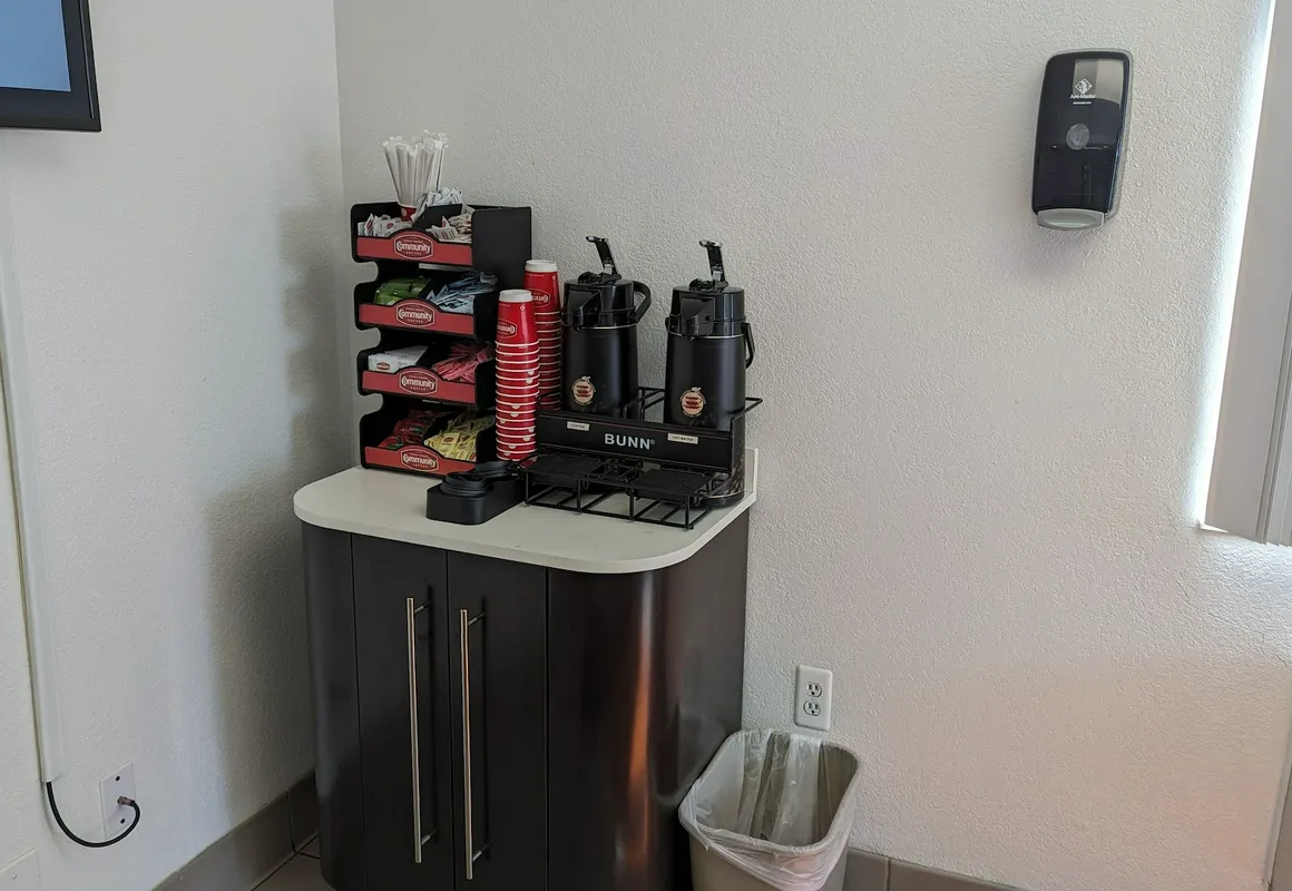 Econo Lodge hotel hero