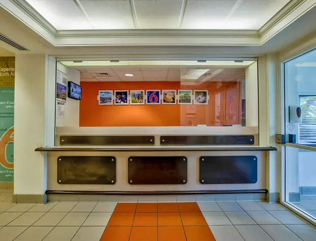 Motel 6 Burlington, ON - Toronto West - Oakville hotel detail image 4