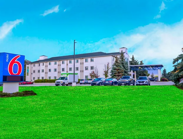 Motel 6 Burlington, ON - Toronto West - Oakville hotel detail image 1