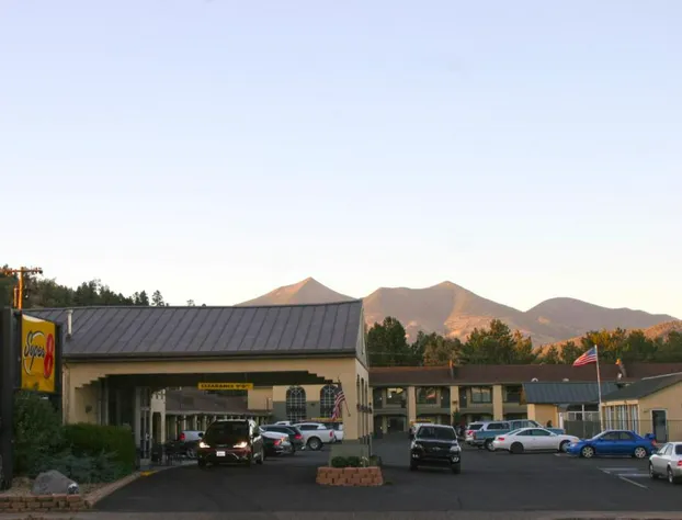 Super 8 by Wyndham Conference Center NAU/Downtown hotel detail image 3