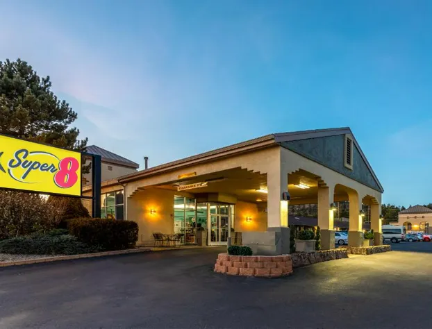 Super 8 by Wyndham Conference Center NAU/Downtown hotel detail image 1