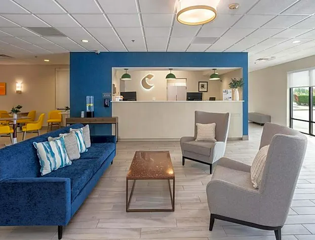 Comfort Inn & Suites Buffalo Airport hotel detail image 3